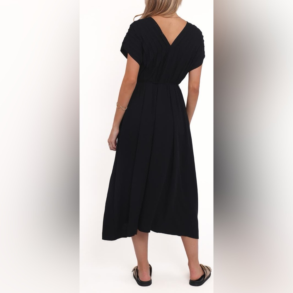 Petal & Pup Orly Midi Dress Black Small NWT - Picture 2 of 6